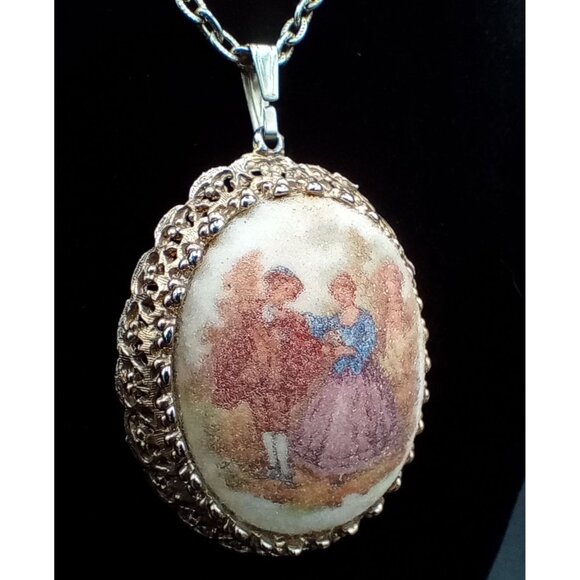 Pendant Necklace Brooch Set Vintage Germany Courting Scene 21 In Gold Tone Chain - Picture 4 of 15